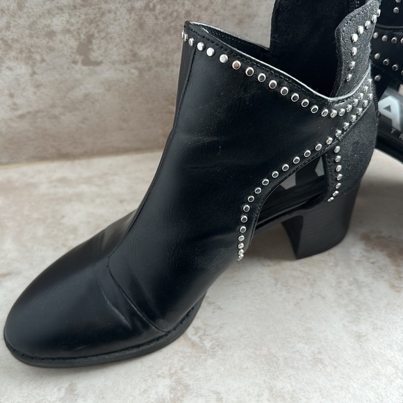 Zara Fall Booties with Cut out detailing - Picture 4 of 10